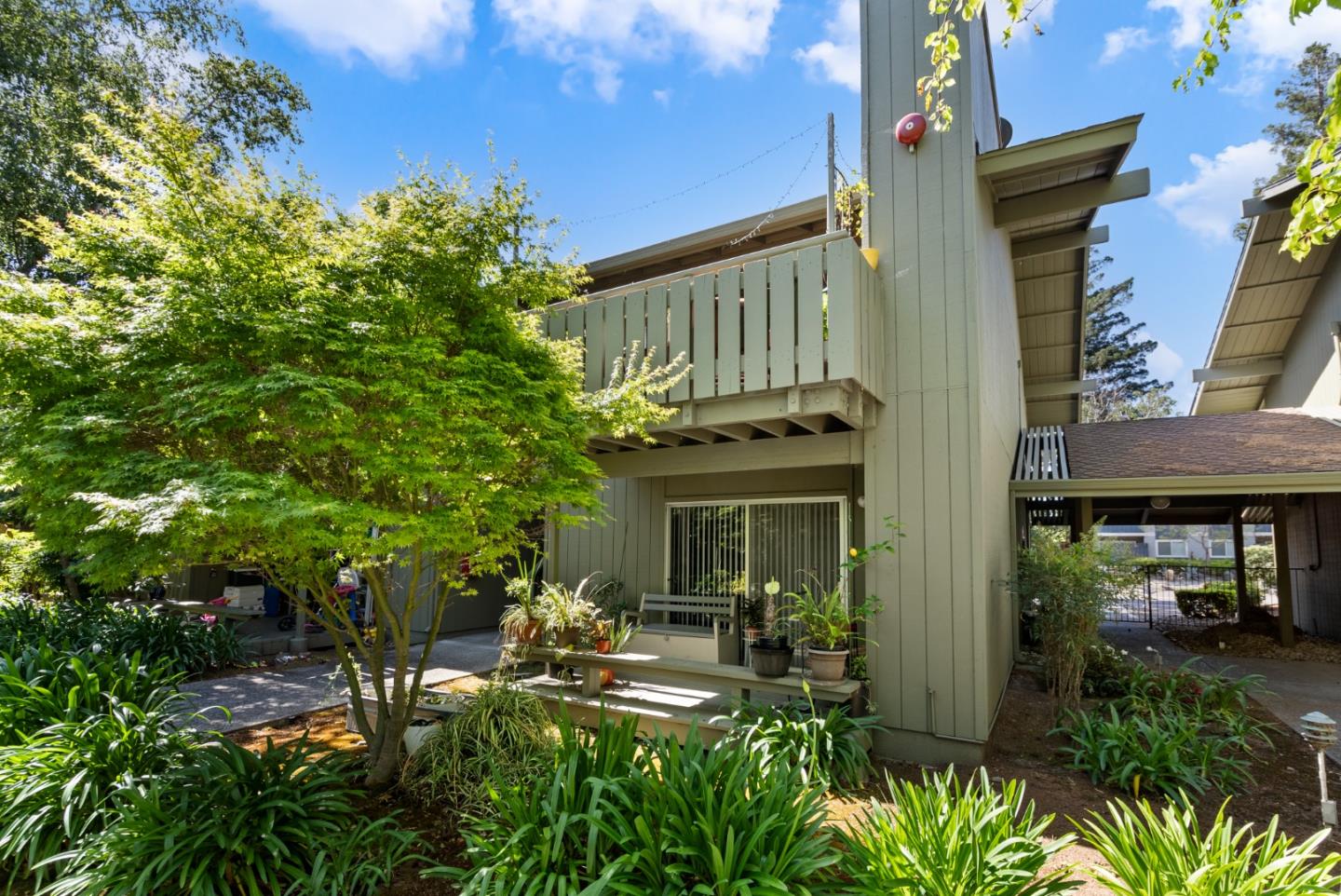 50 E Middlefield RD 32