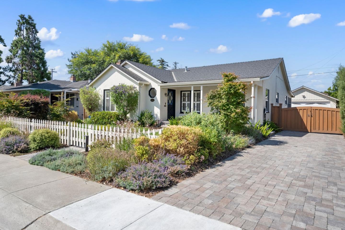 1130 Chapel DR