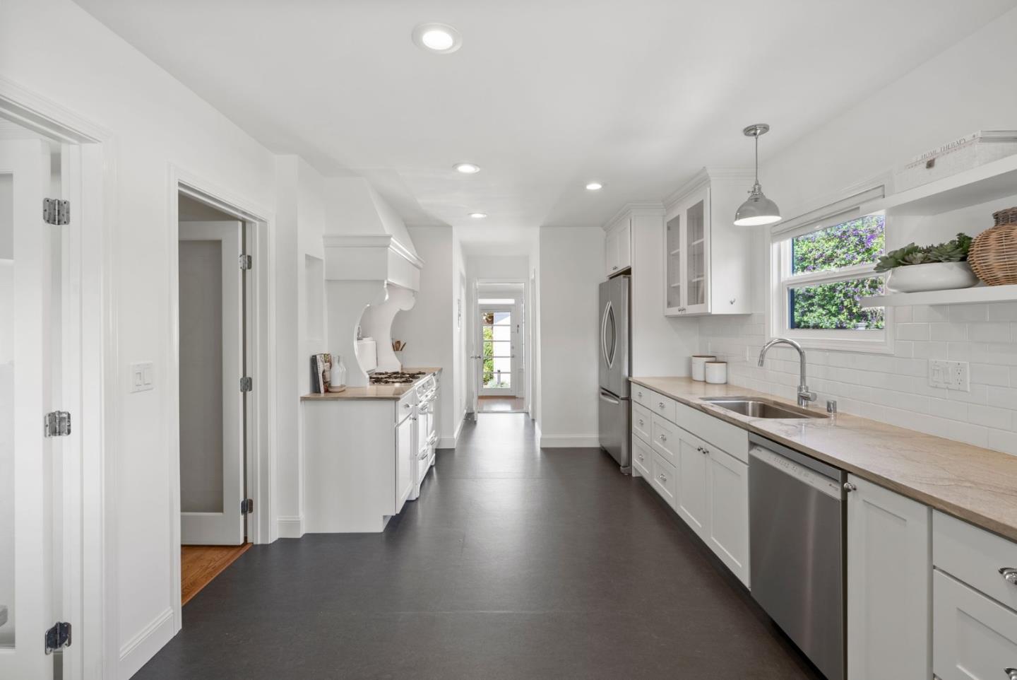 1130 Chapel DR