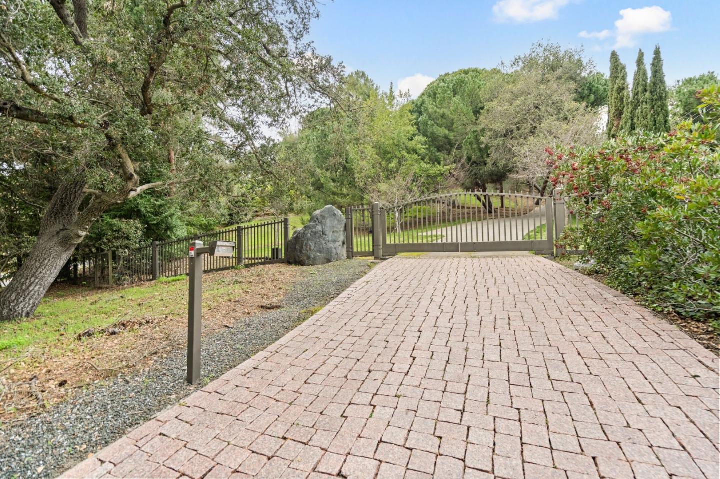 11481 Magdalena RD