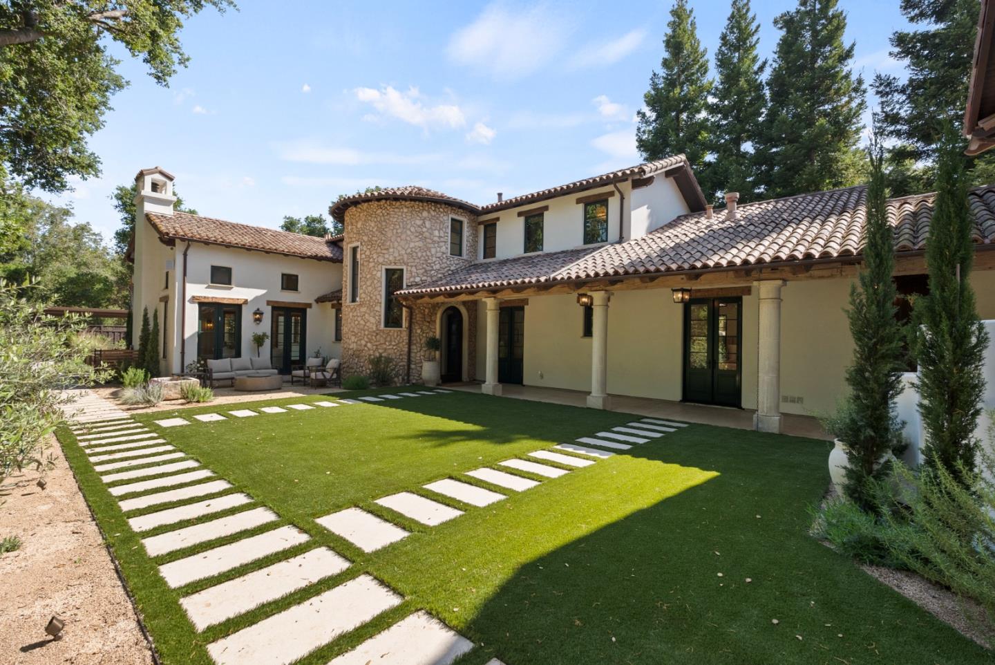 893 Laverne WAY