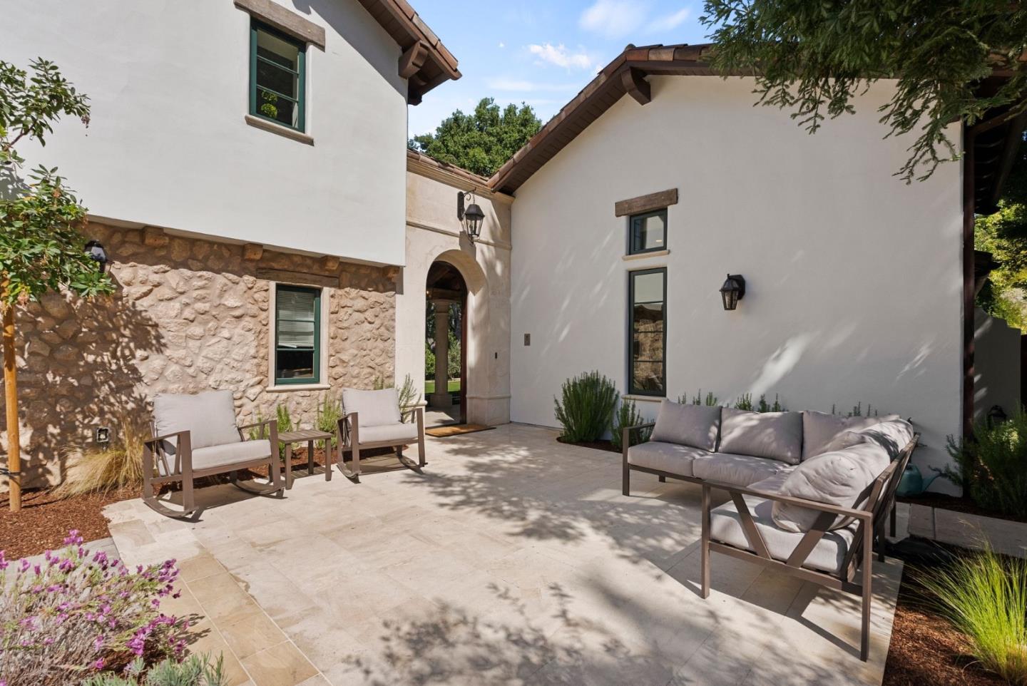893 Laverne WAY