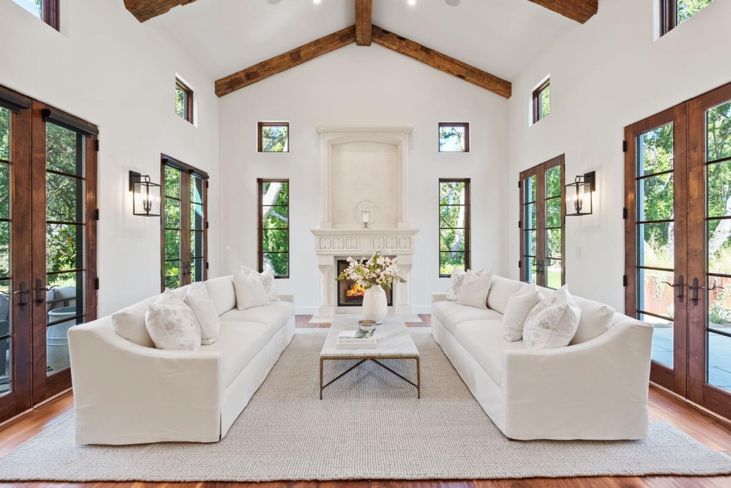 893 Laverne WAY