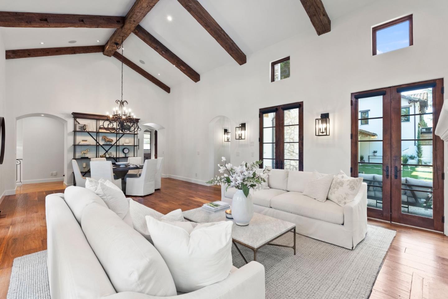 893 Laverne WAY