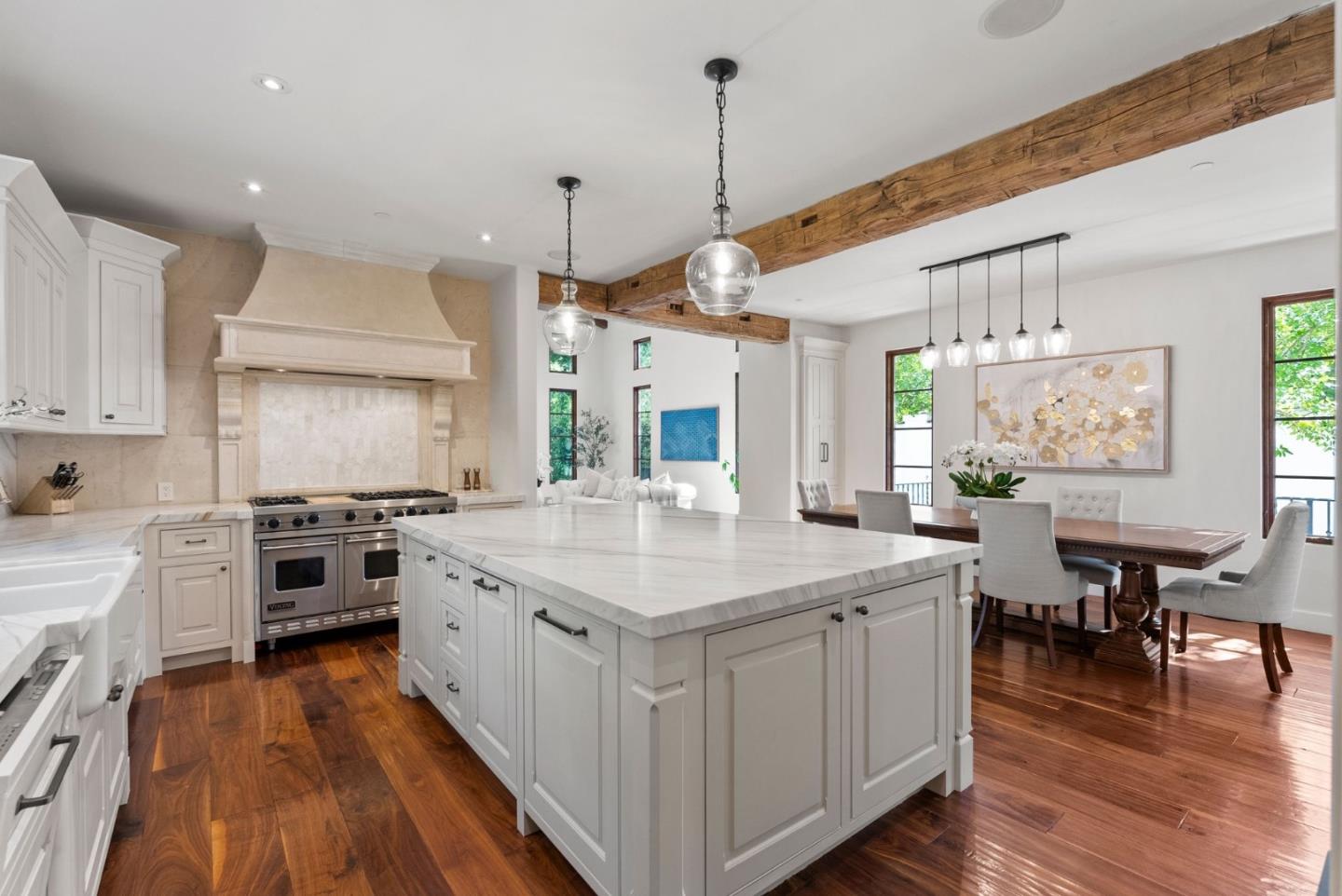 893 Laverne WAY