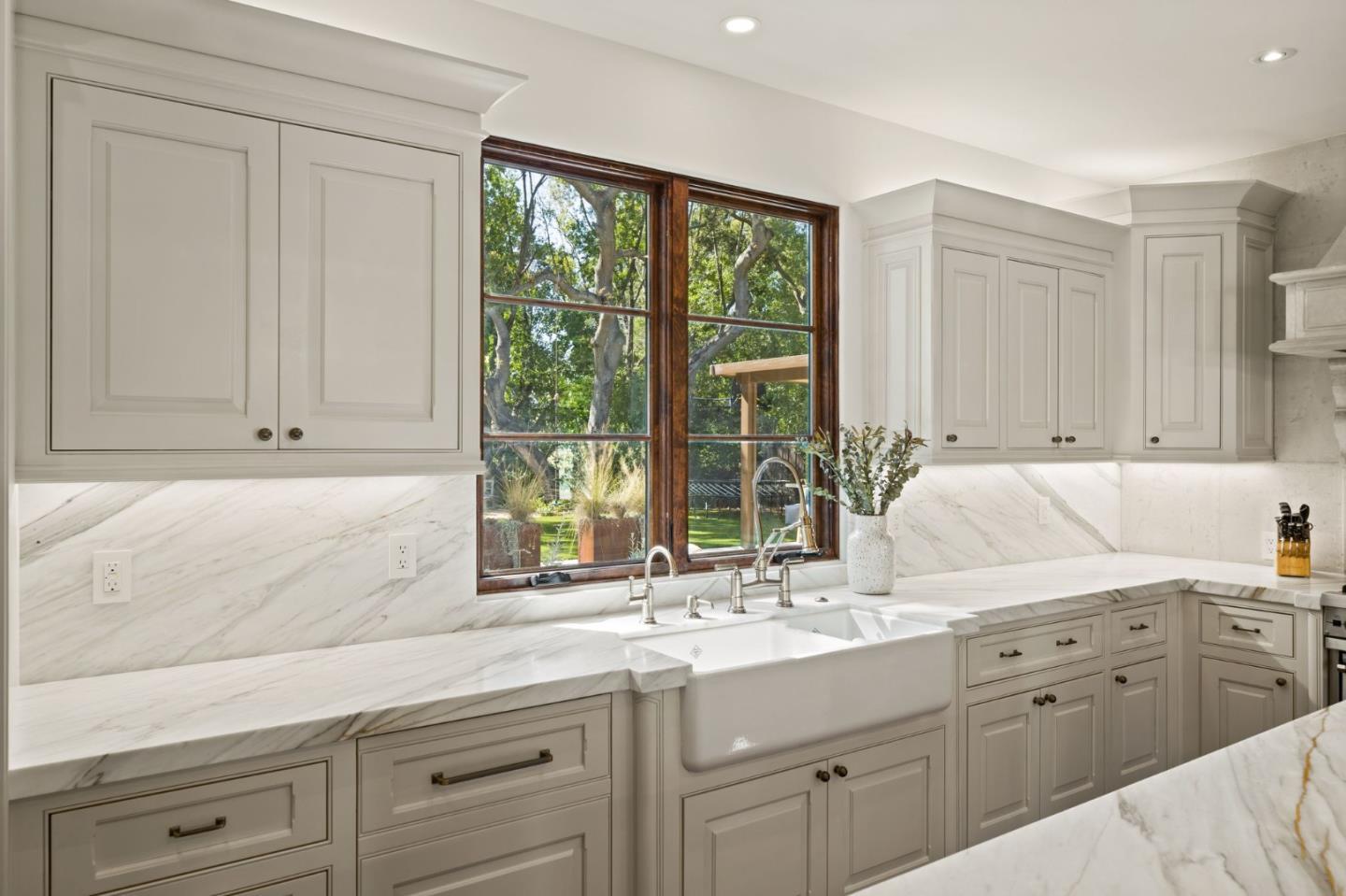 893 Laverne WAY