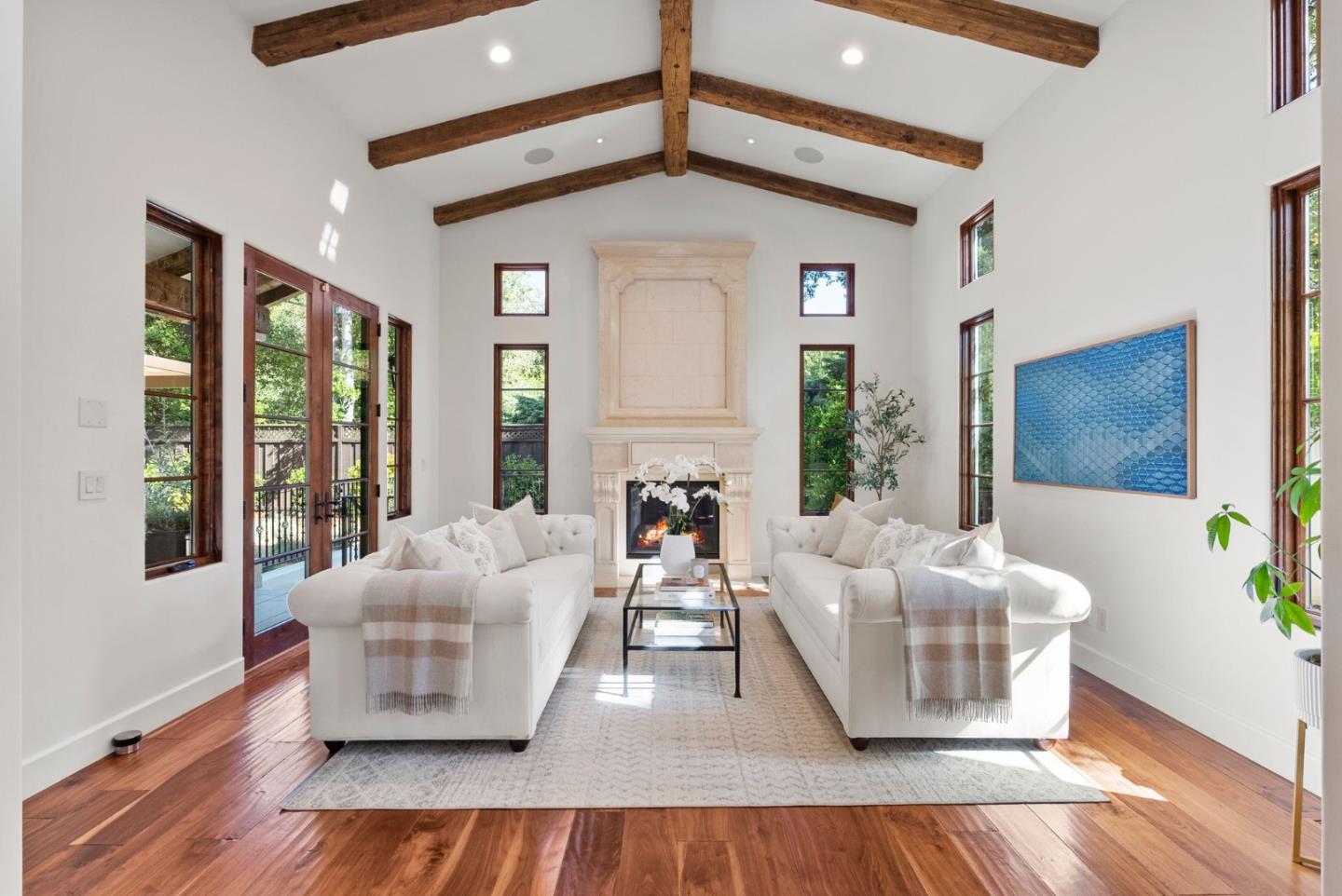 893 Laverne WAY
