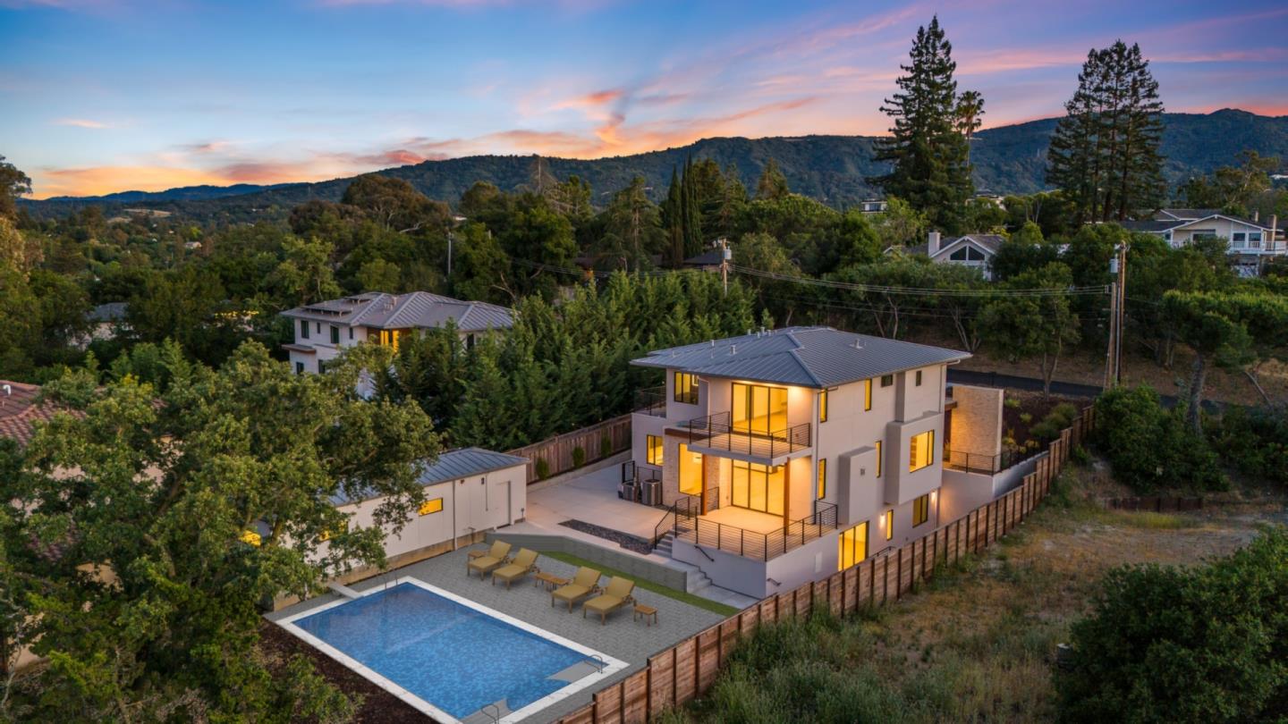 1127 Hillslope Place