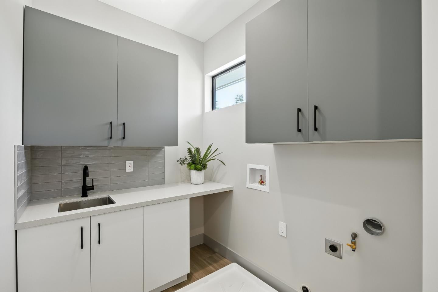 1127 Hillslope Place