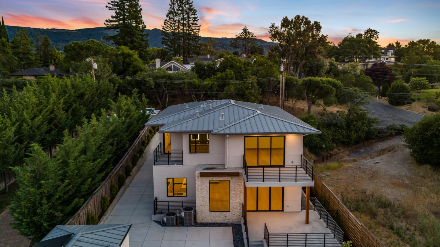 1127 Hillslope Place