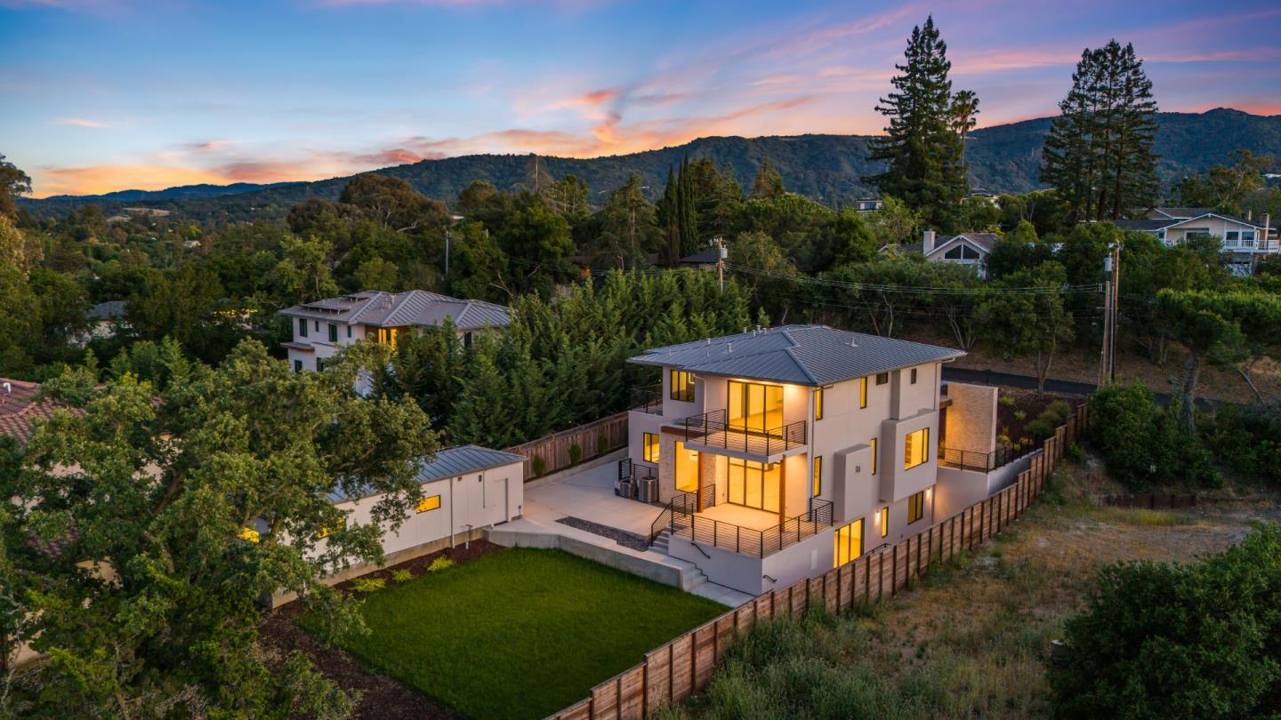 1127 Hillslope Place