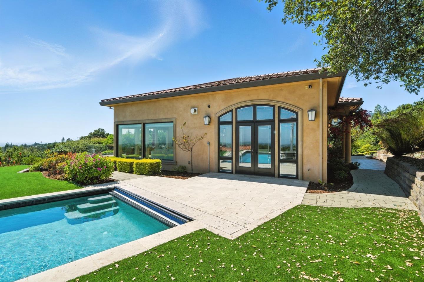 12252 Menalto Drive