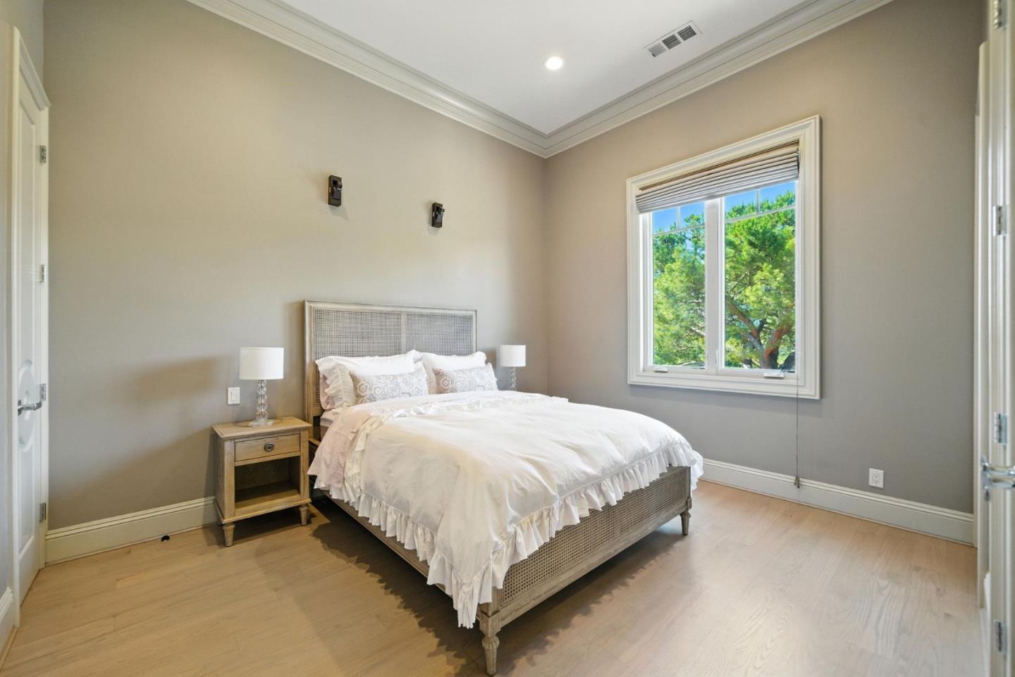 12252 Menalto Drive