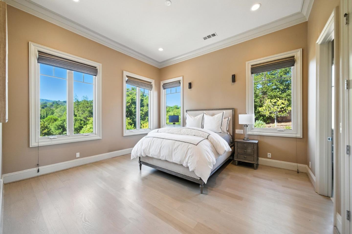 12252 Menalto Drive