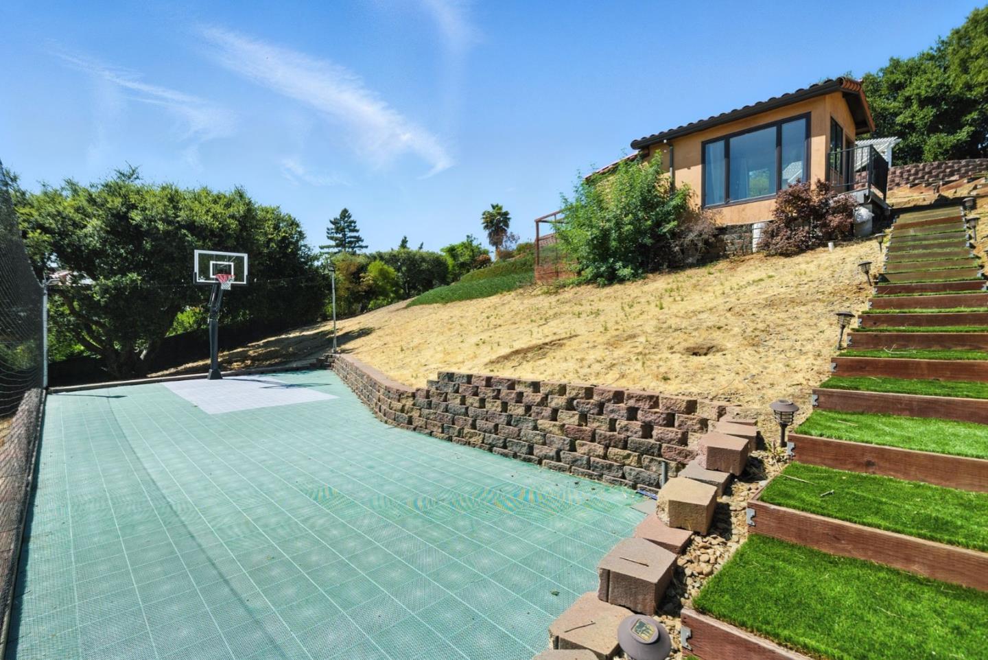 12252 Menalto Drive