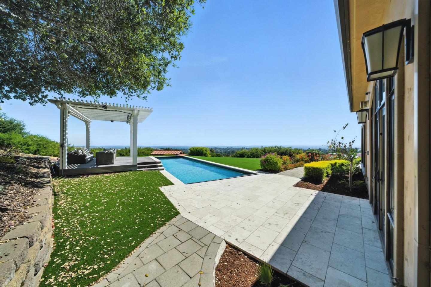 12252 Menalto Drive
