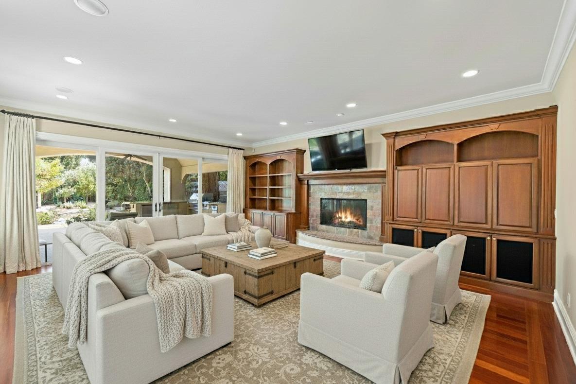 1826 Waverley Street