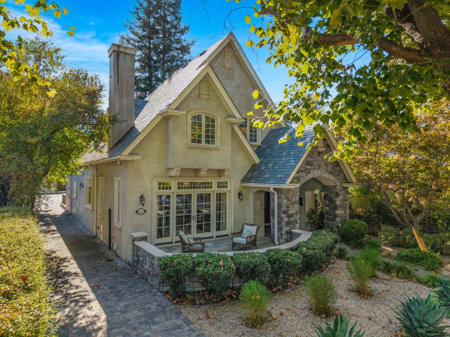 1826 Waverley Street