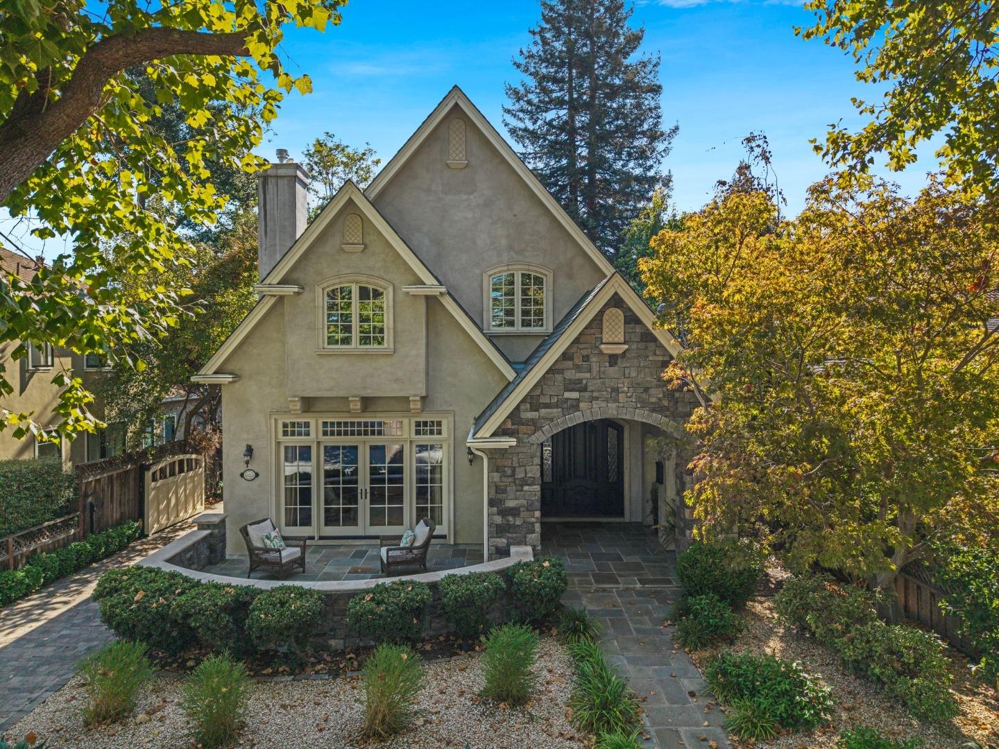 1826 Waverley Street