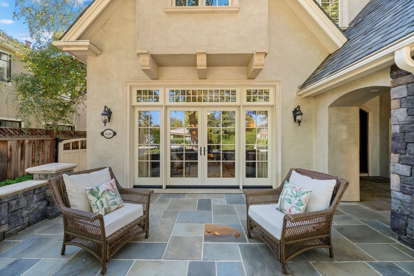 1826 Waverley Street