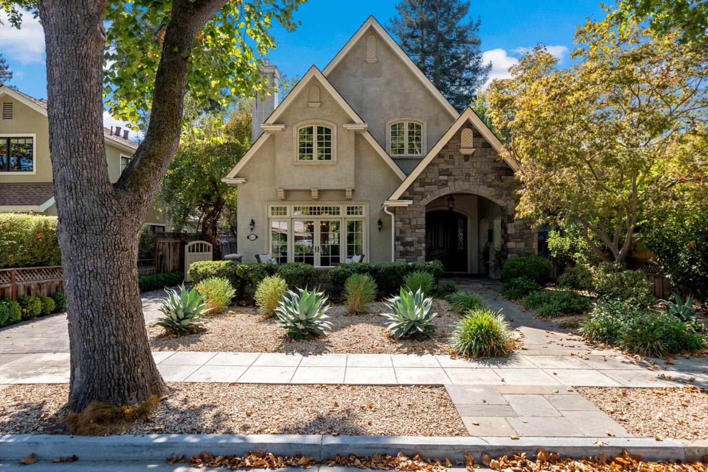 1826 Waverley Street