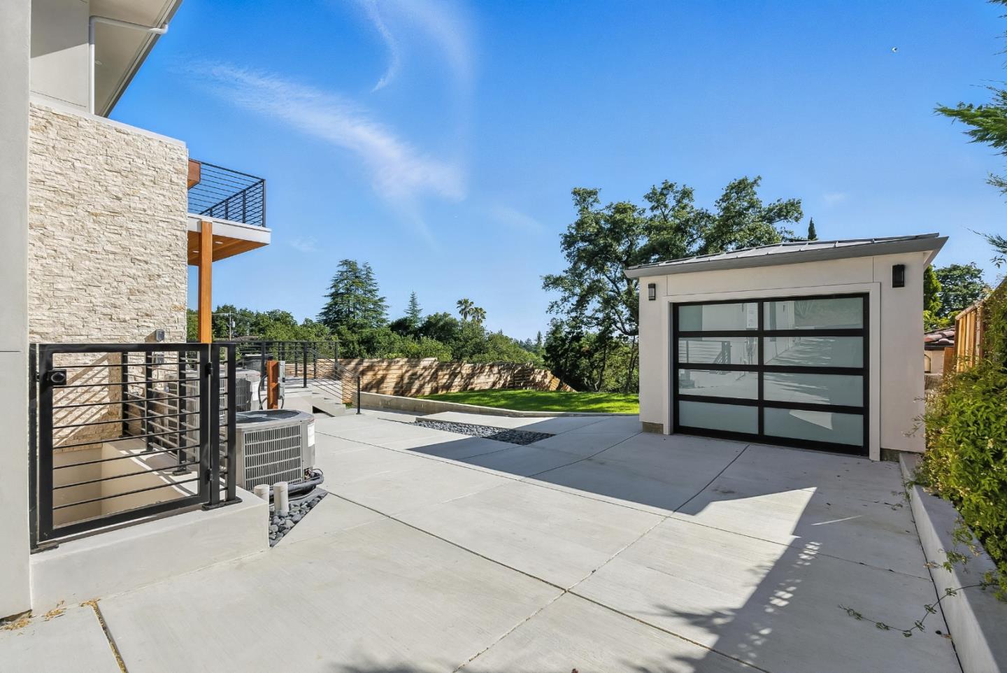 1127 Hillslope Place