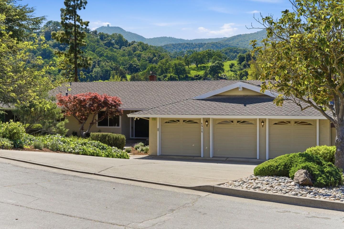 6915 Castlerock Drive