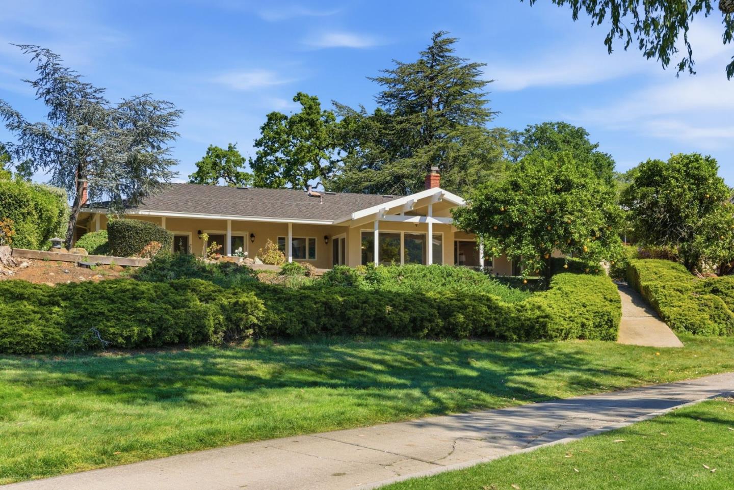 6915 Castlerock Drive