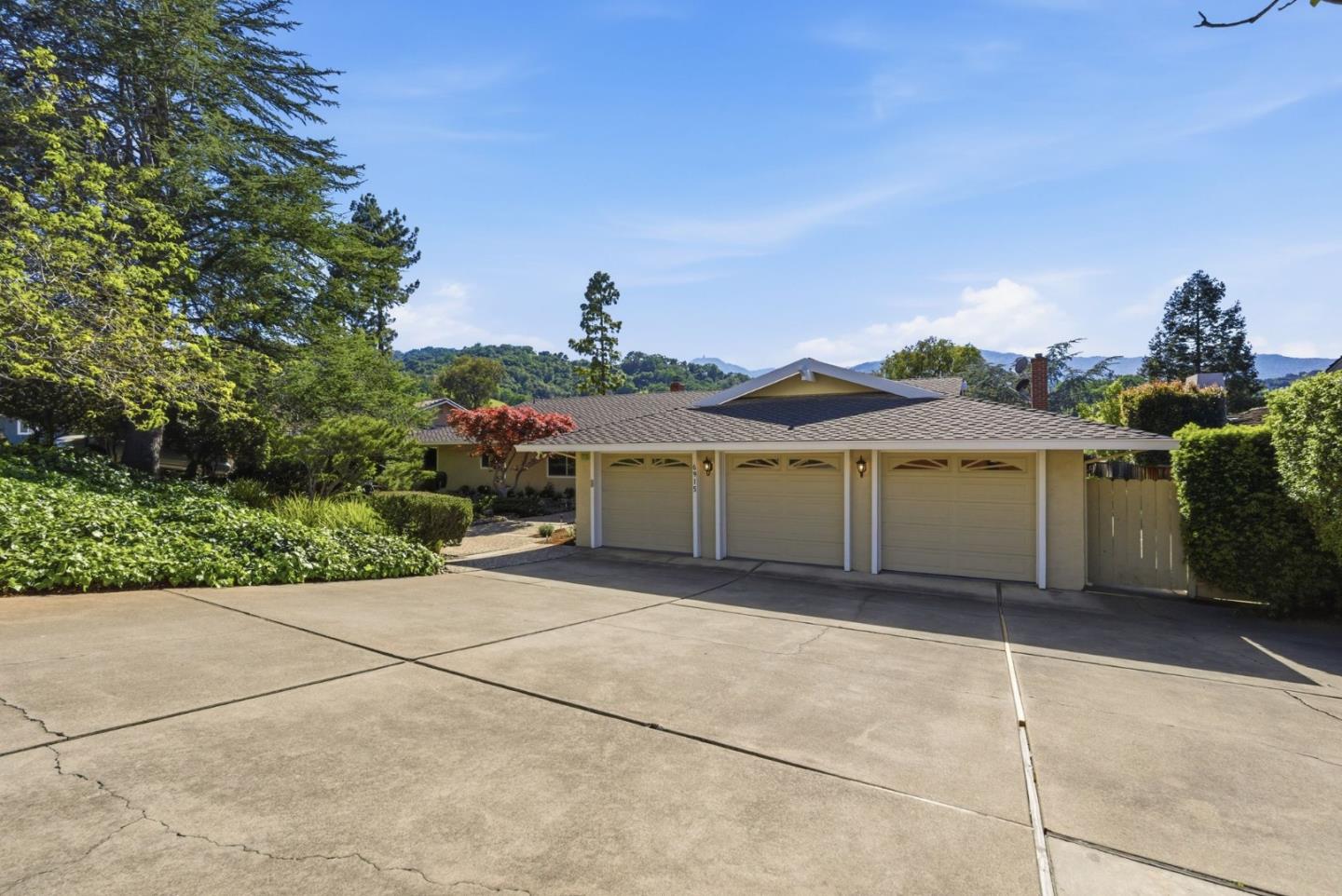 6915 Castlerock Drive