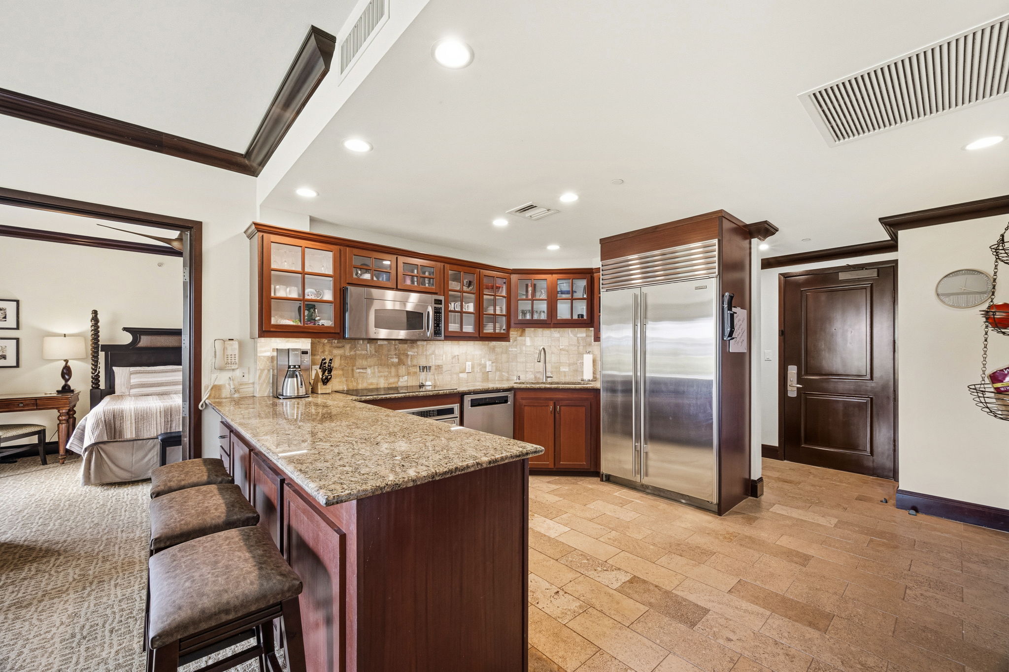 4-820 KUHIO HWY H102