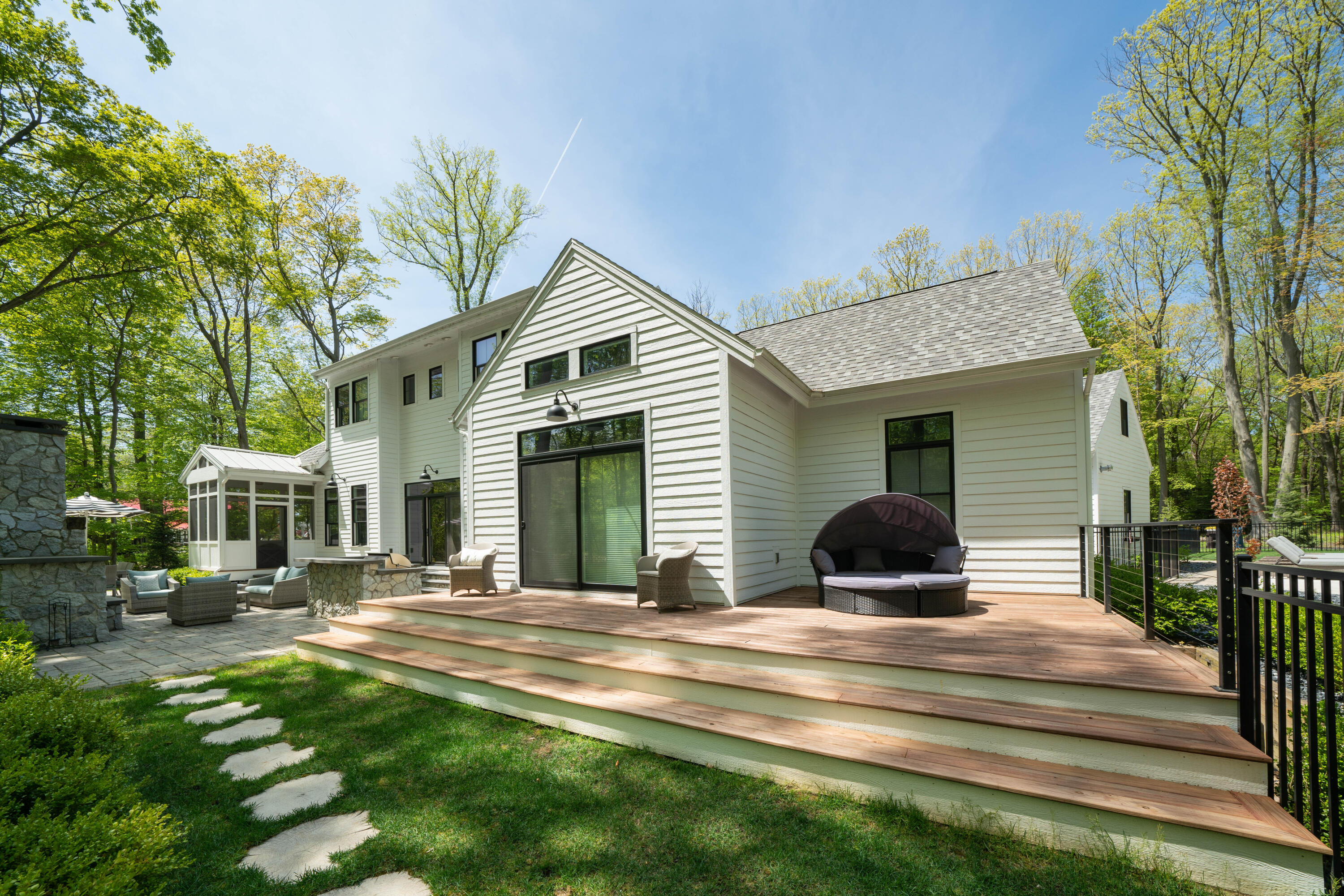 91 North Shore Drive N