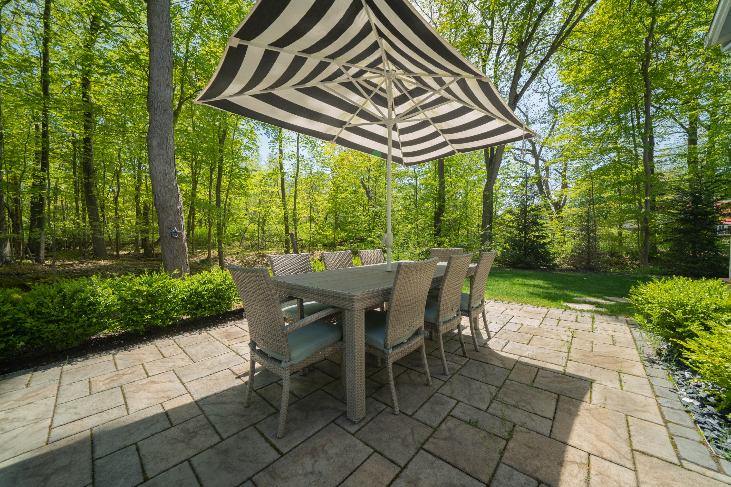 91 North Shore Drive N