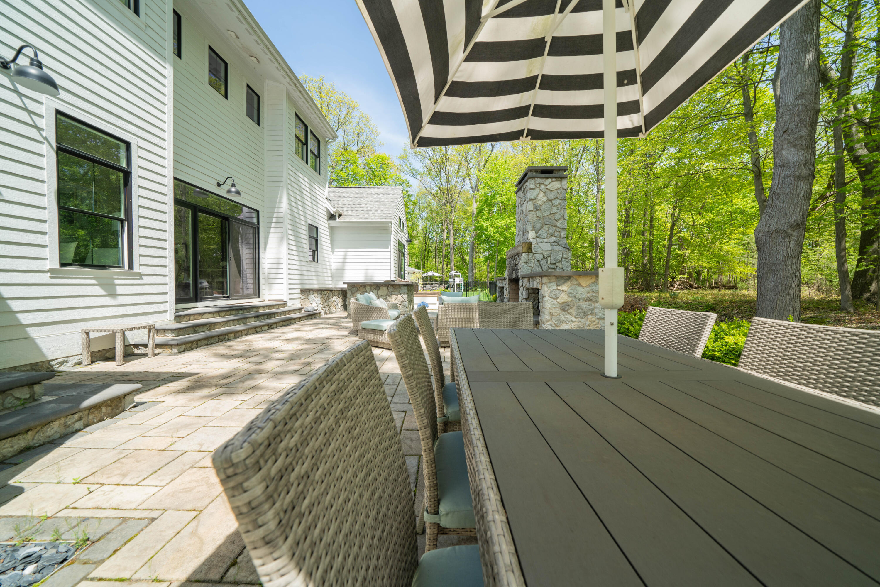 91 North Shore Drive N