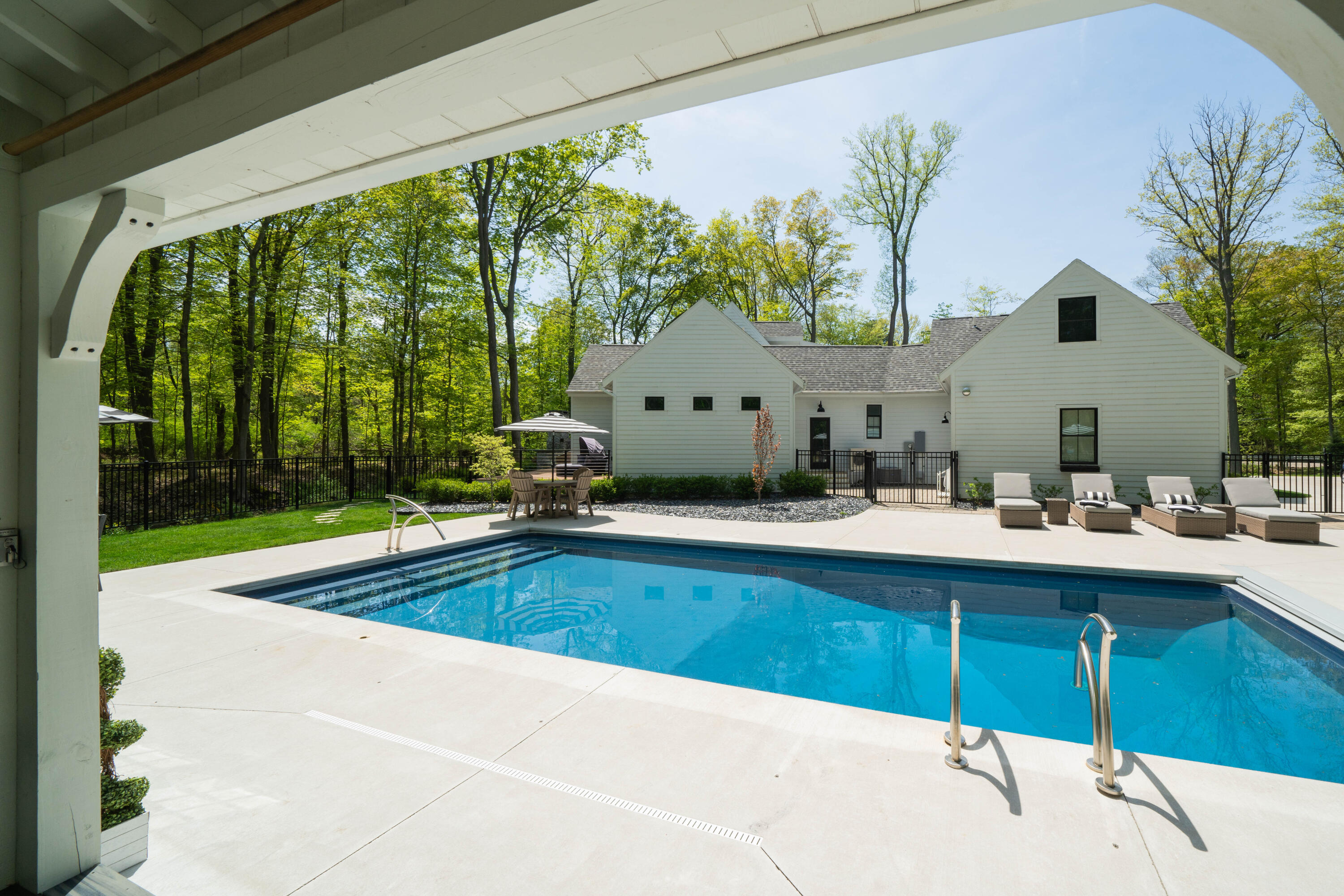 91 North Shore Drive N