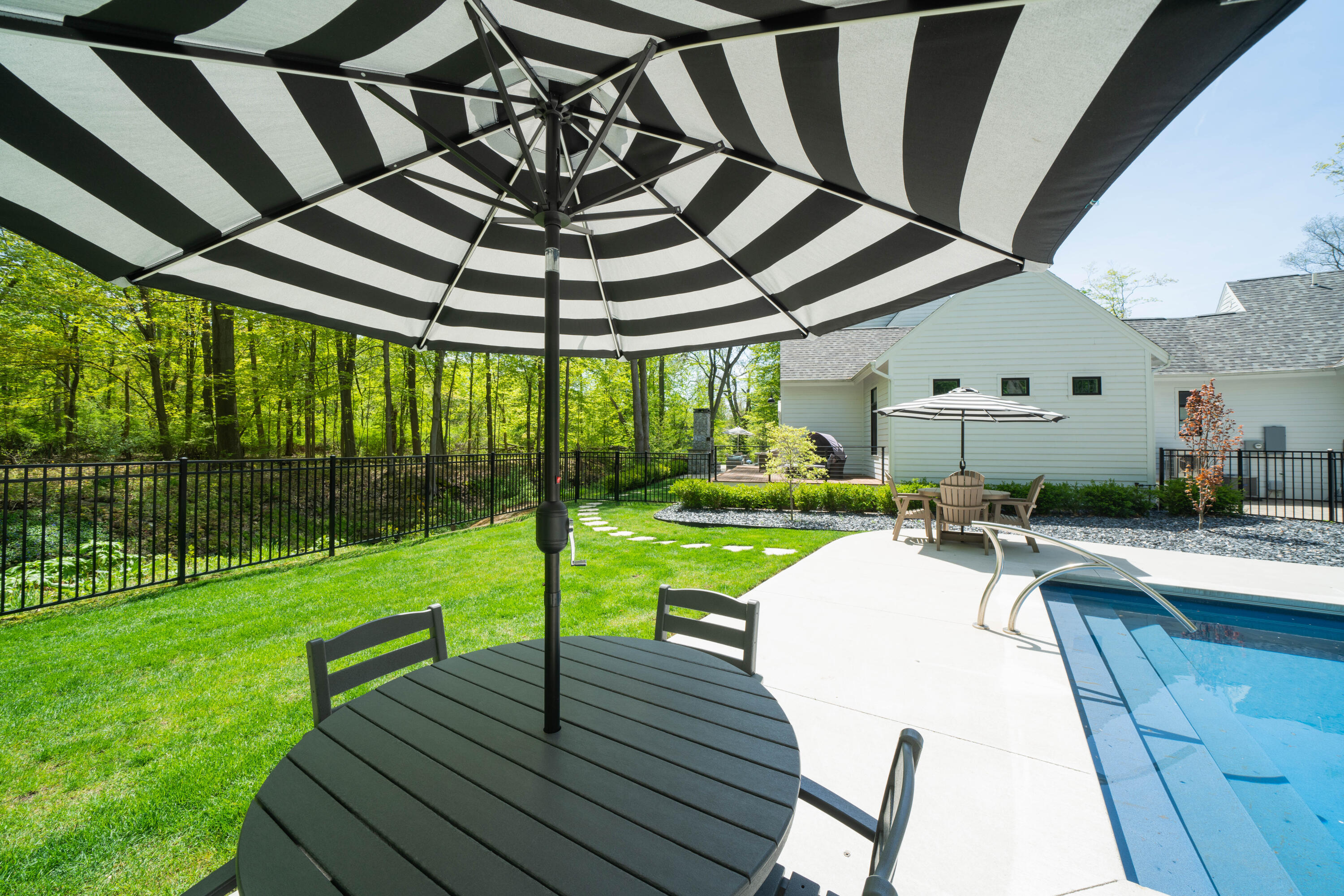 91 North Shore Drive N