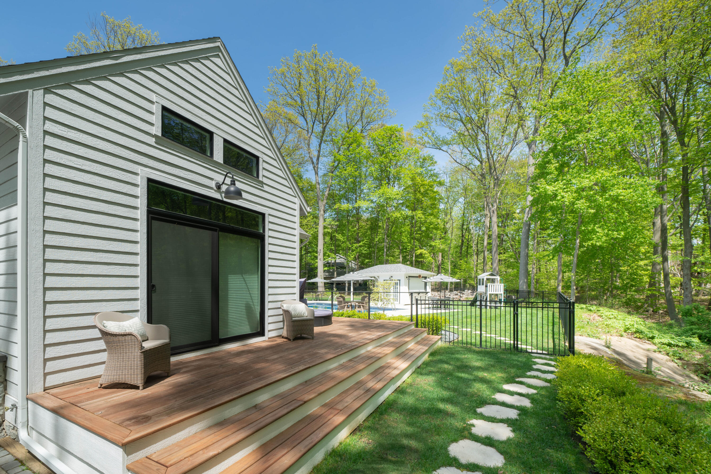 91 North Shore Drive N