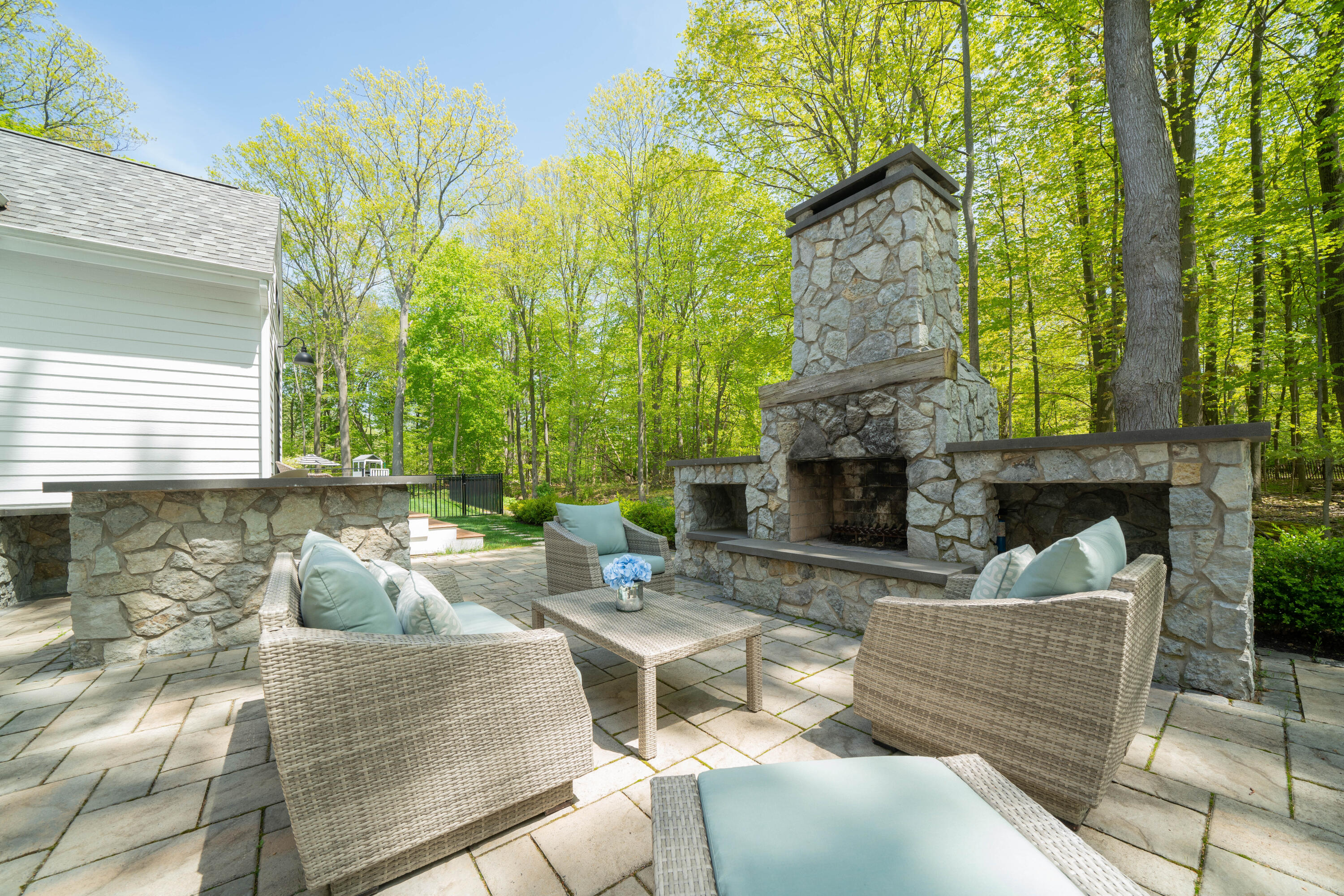 91 North Shore Drive N