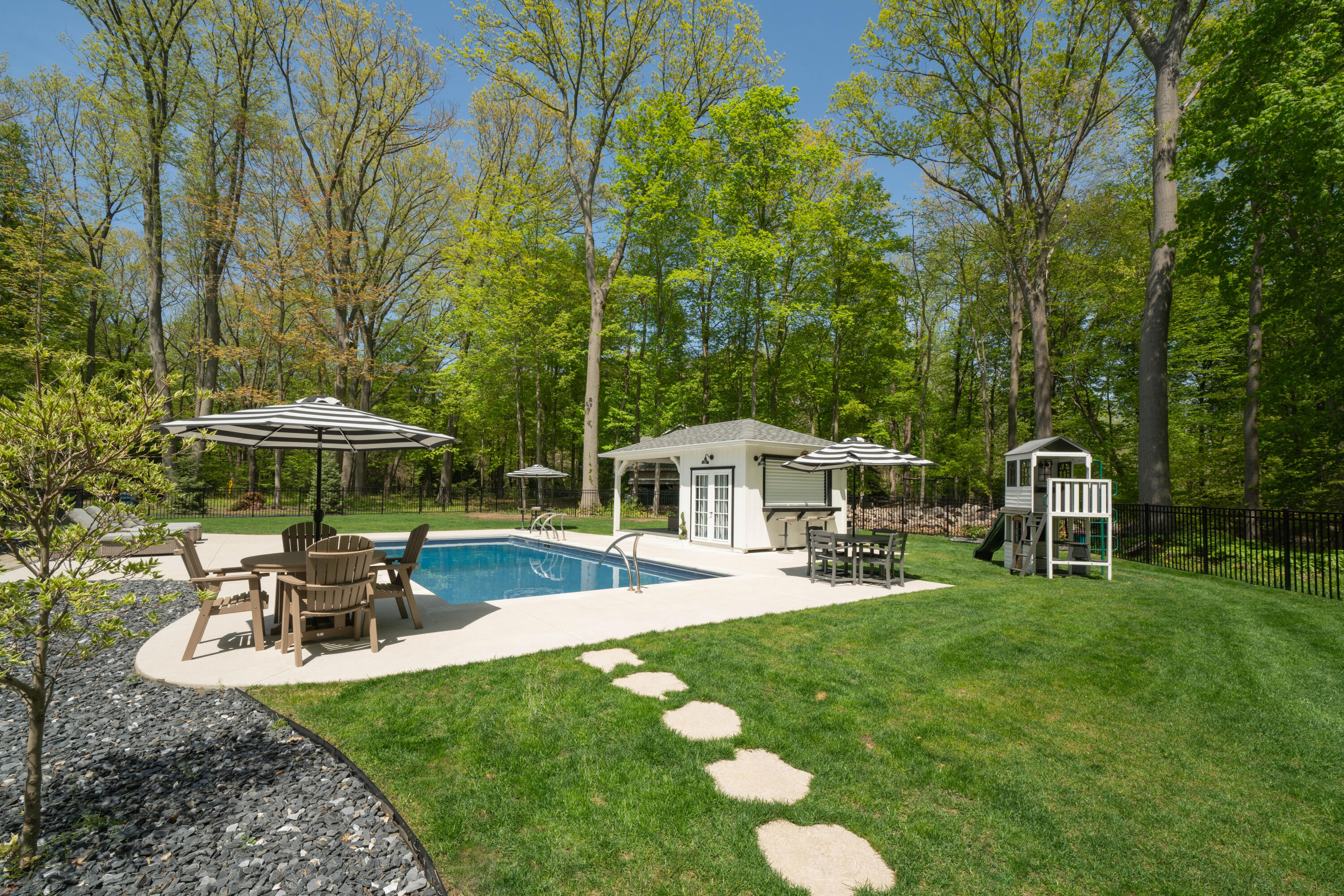 91 North Shore Drive N