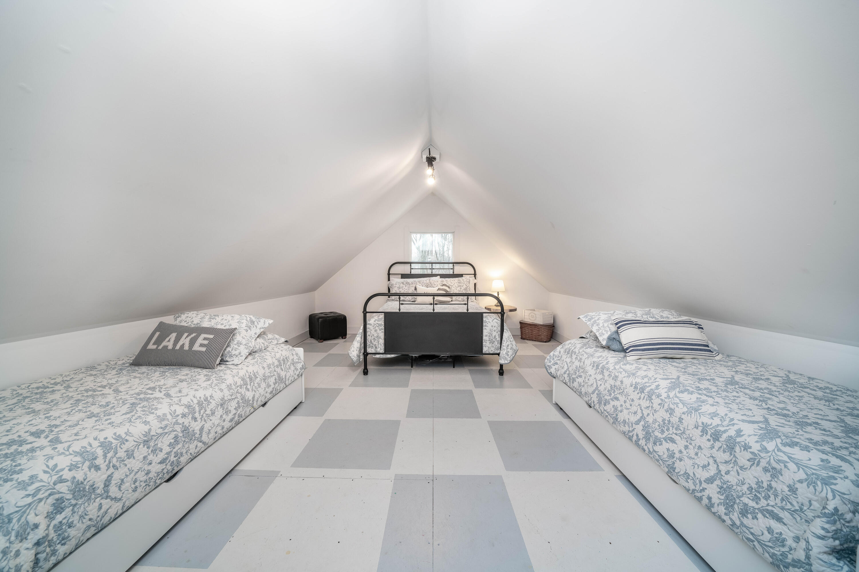 91 North Shore Drive N