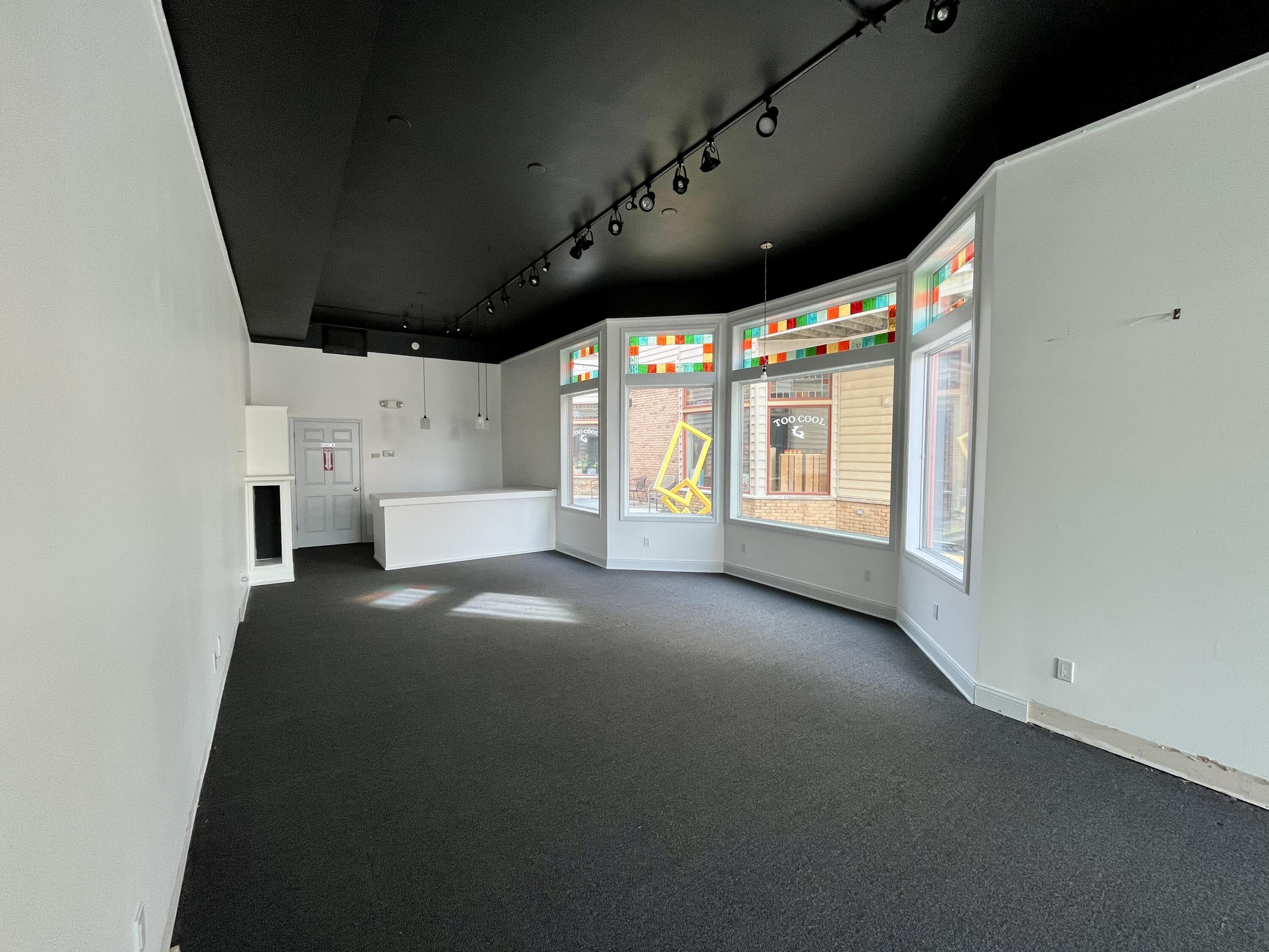 406 Phoenix Street, 2