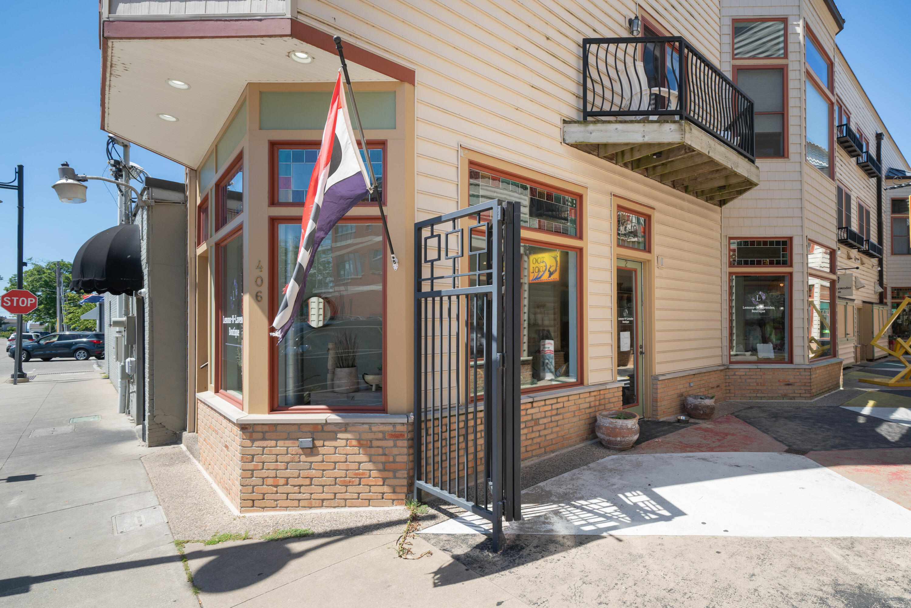 406 Phoenix Street, 2