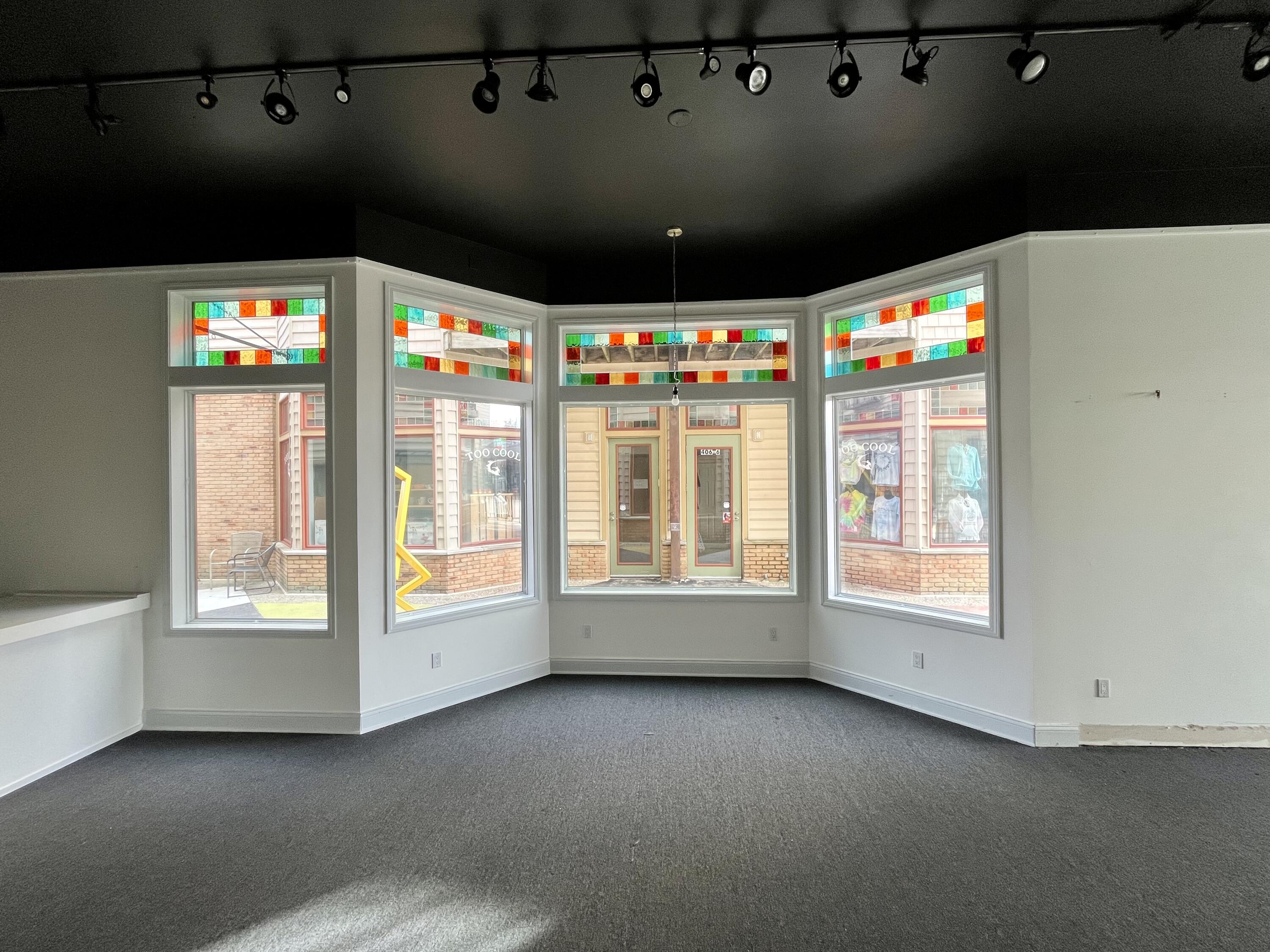 406 Phoenix Street, 2