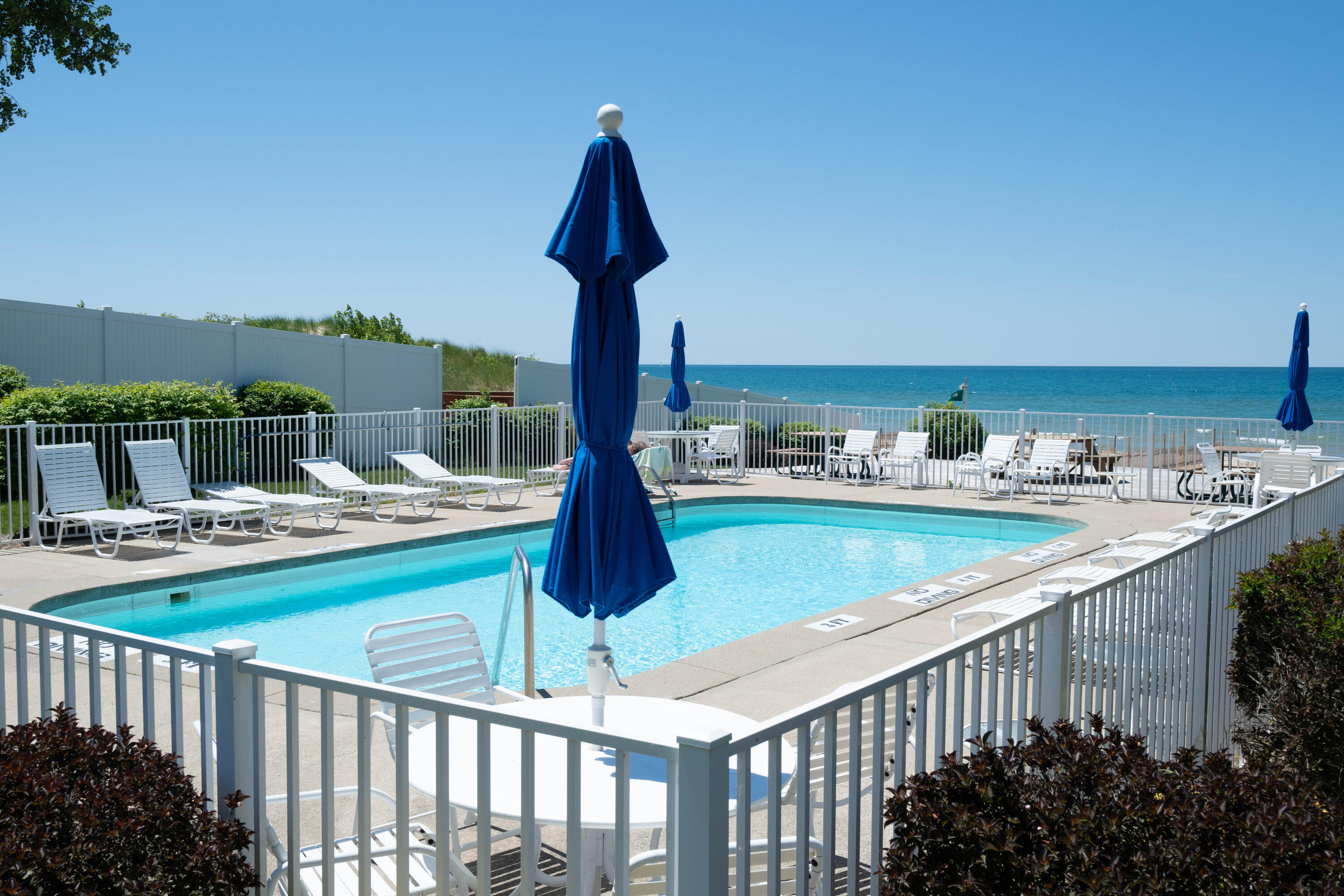 215 North Shore Drive, 10