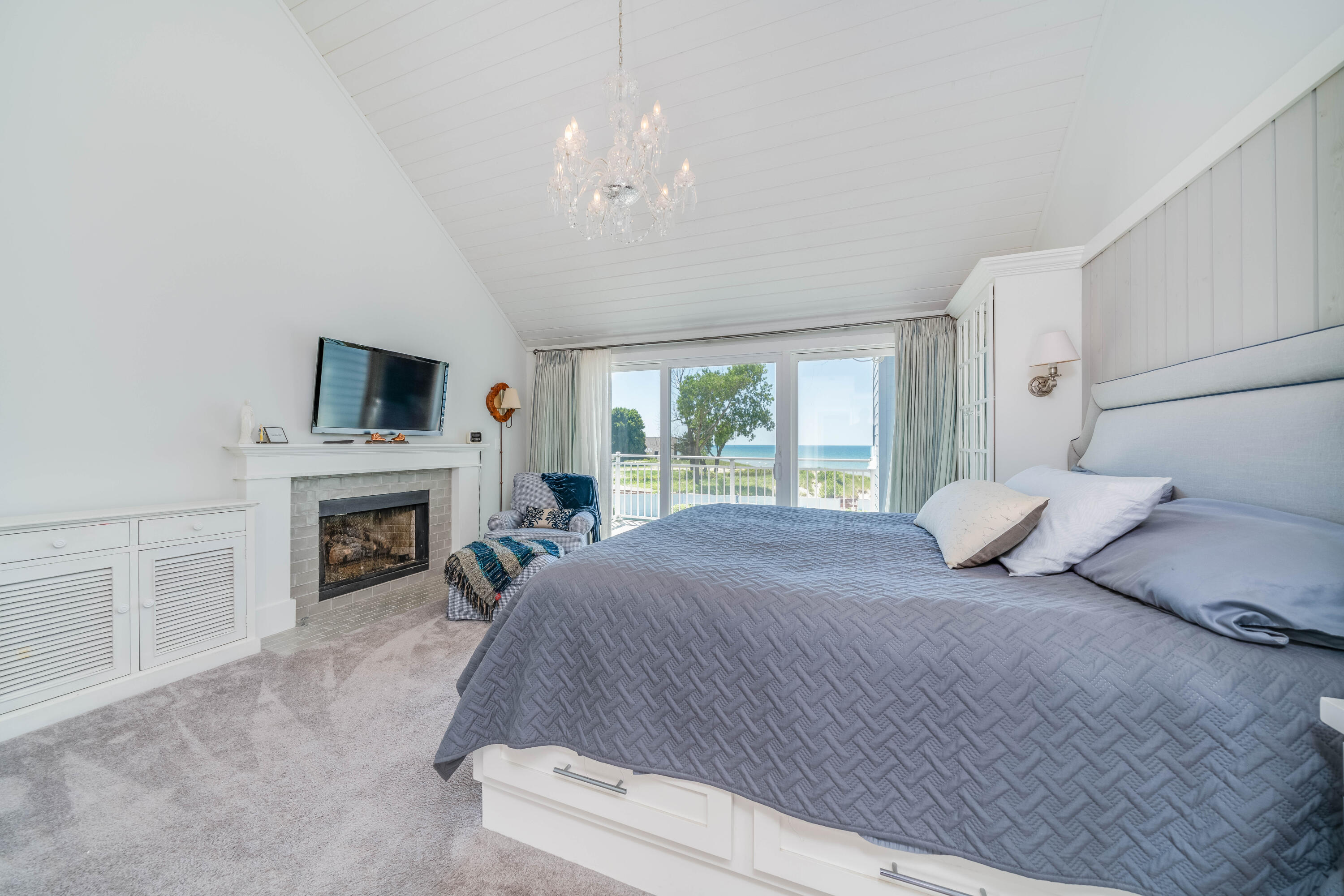 215 North Shore Drive, 10