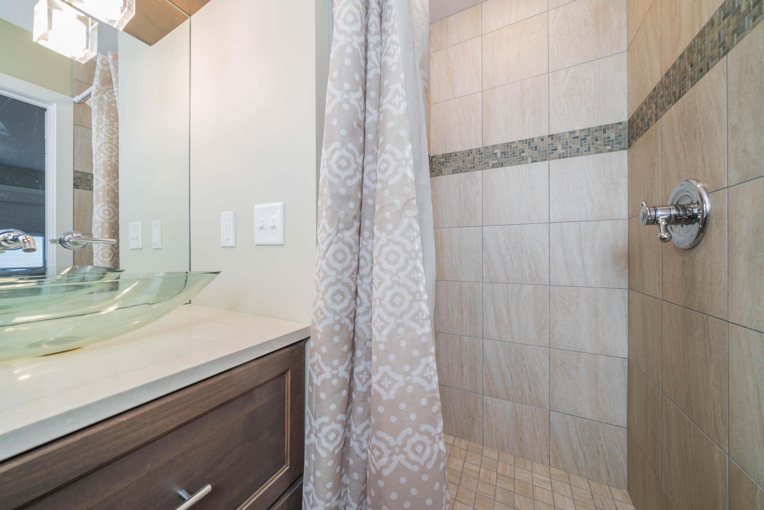 215 North Shore Drive, 10