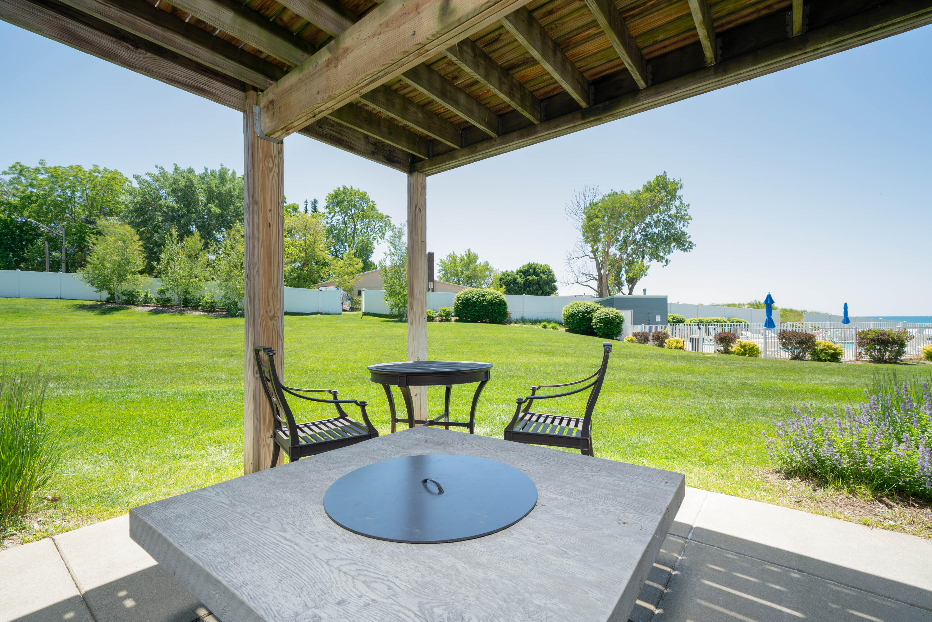 215 North Shore Drive, 10