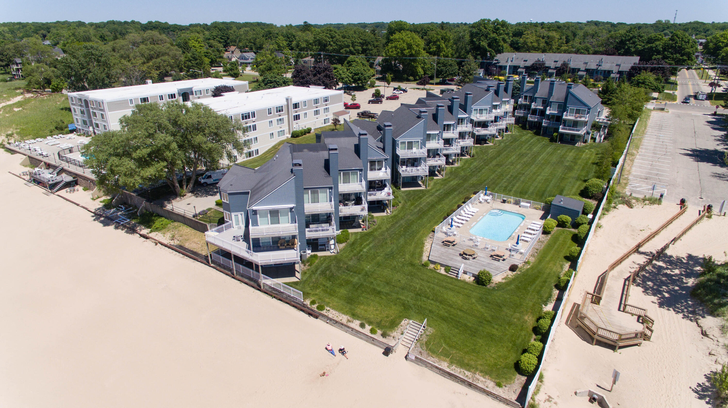 215 North Shore Drive, 10