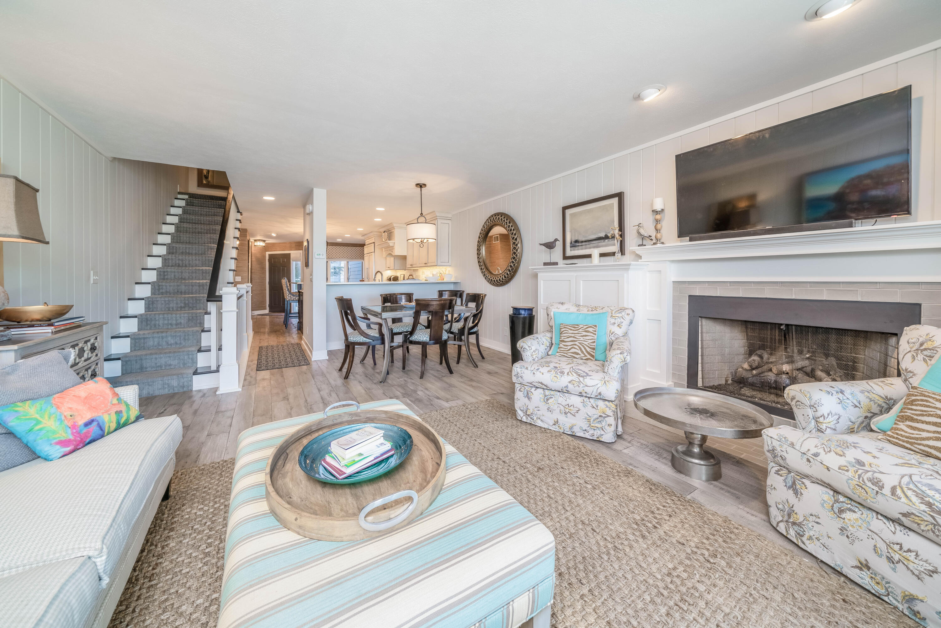 215 North Shore Drive, 10