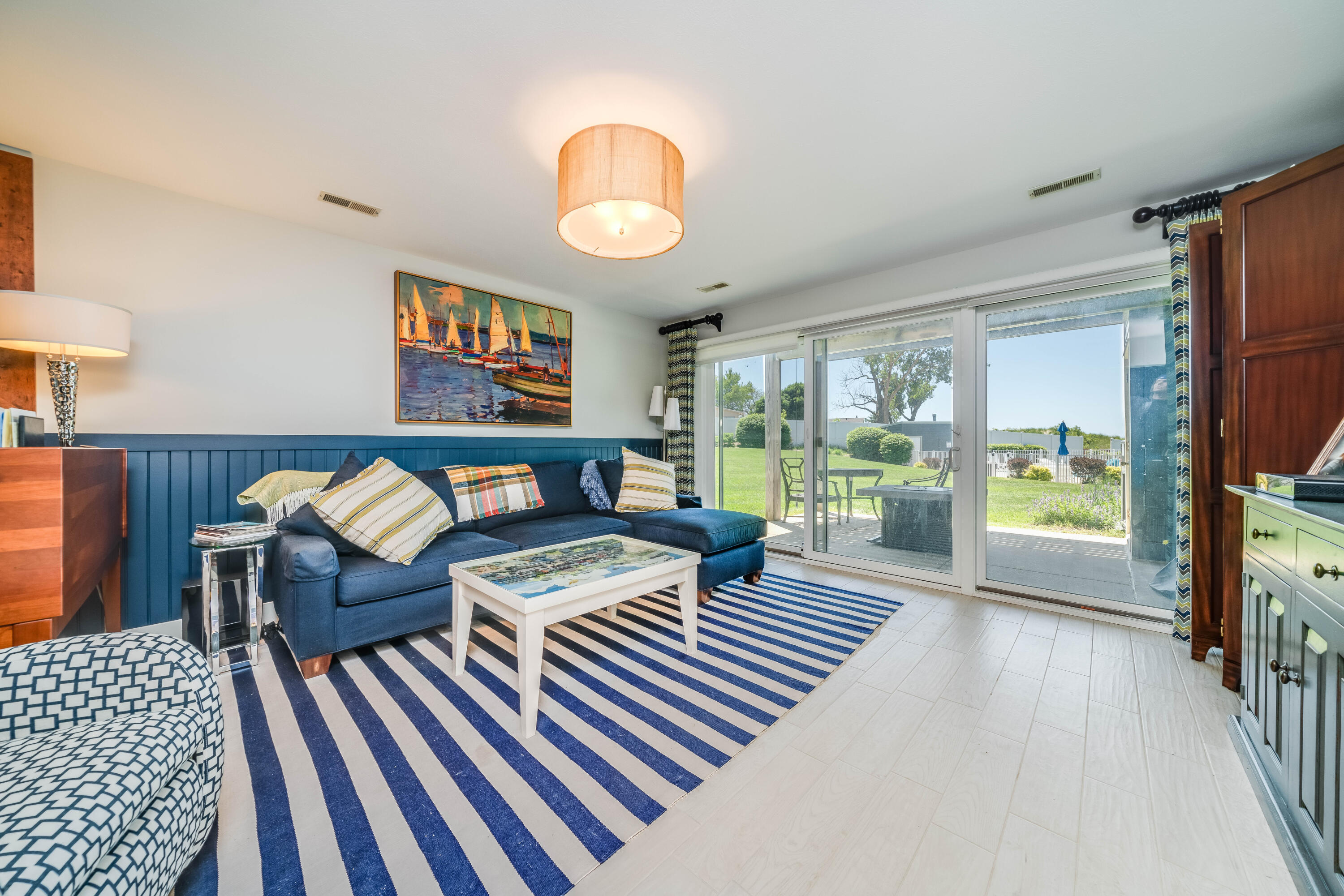 215 North Shore Drive, 10