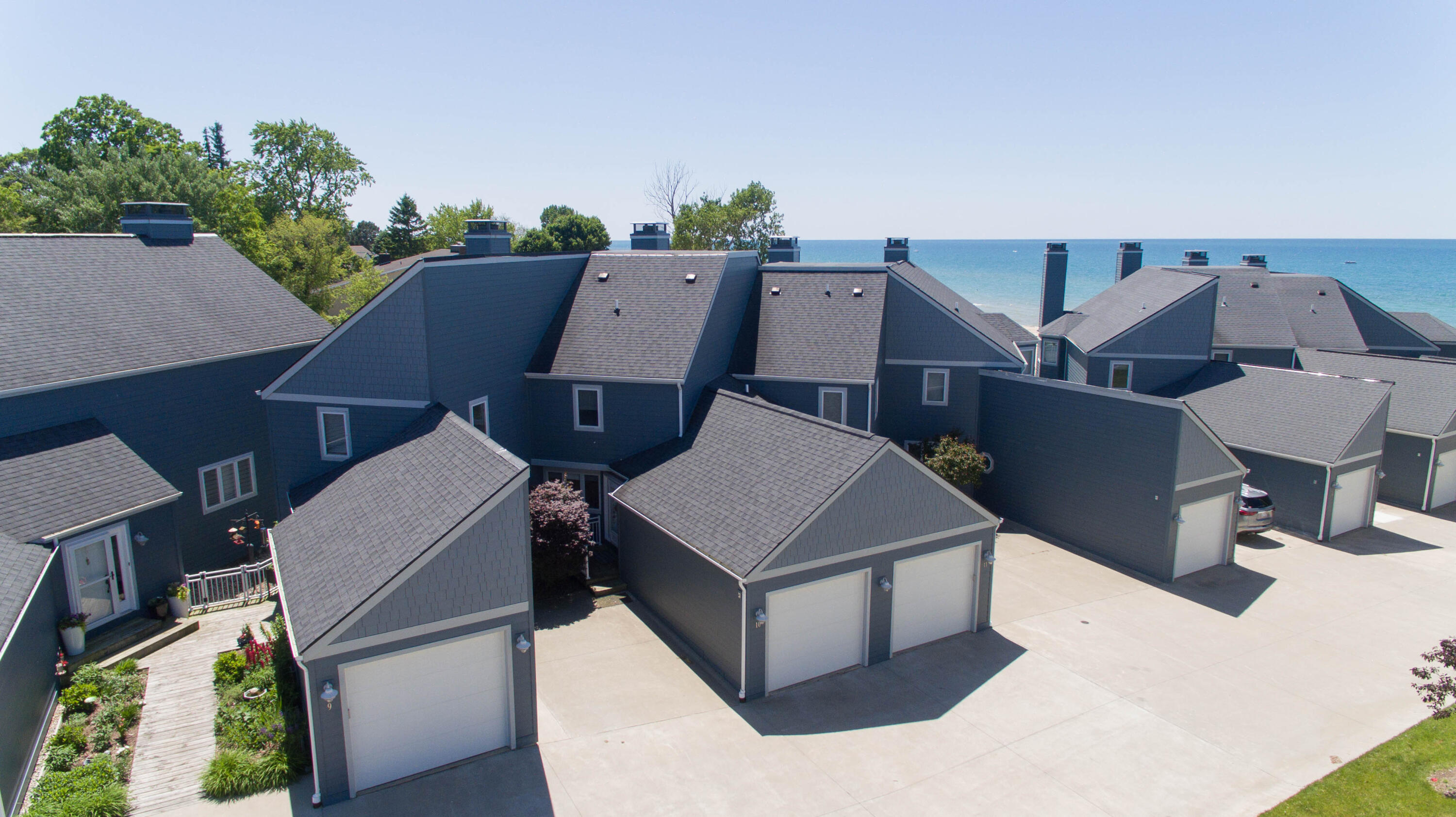 215 North Shore Drive, 10